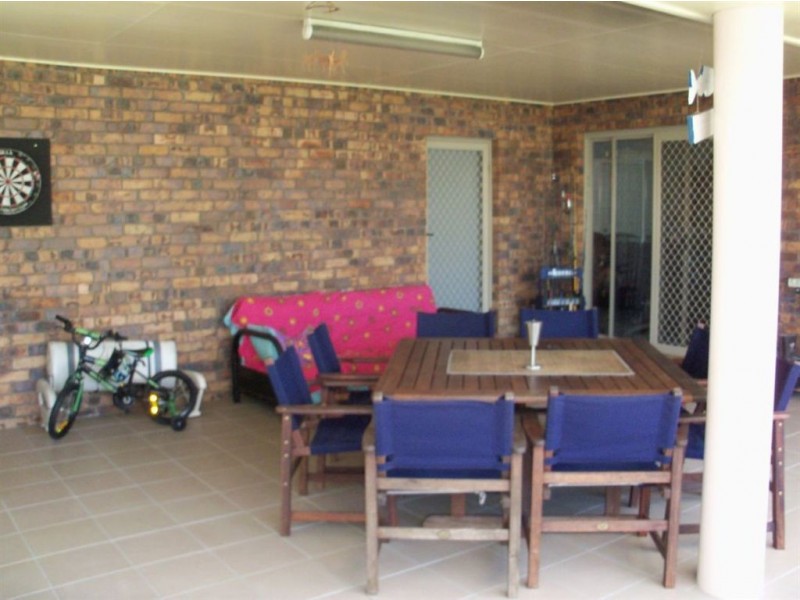 17 Caledonian Drive, Beaconsfield QLD 4740