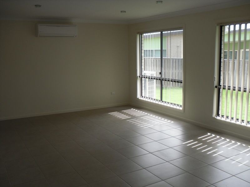 18 Village Circuit, Eimeo QLD 4740