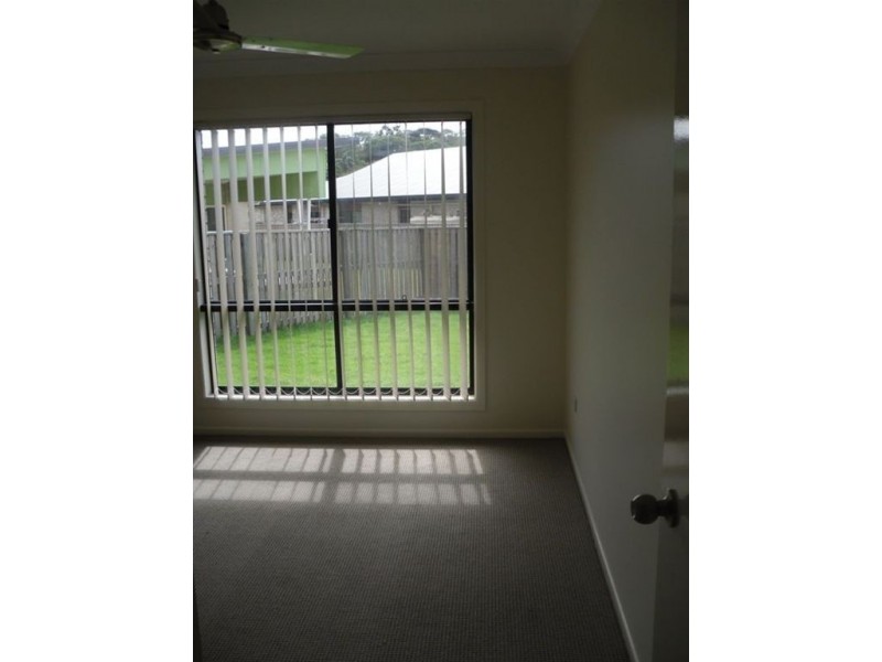 18 Village Circuit, Eimeo QLD 4740