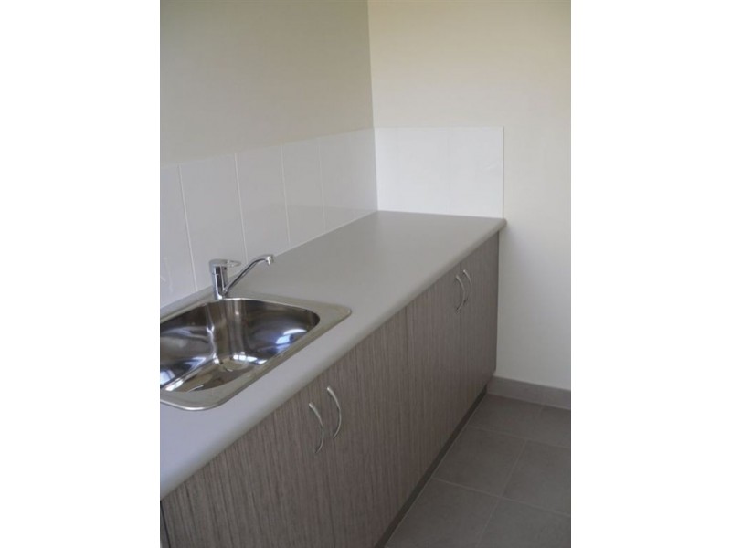 18 Village Circuit, Eimeo QLD 4740