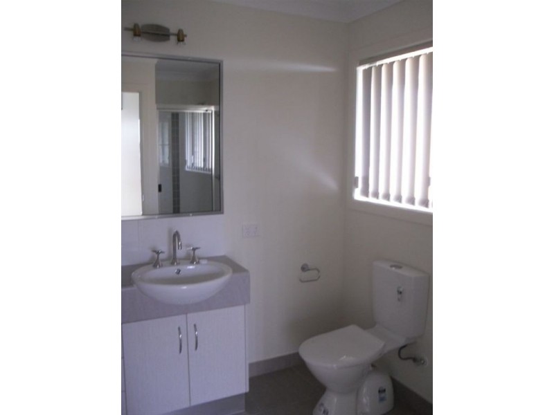 18 Village Circuit, Eimeo QLD 4740