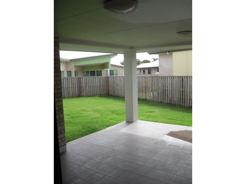 18 Village Circuit, Eimeo QLD 4740