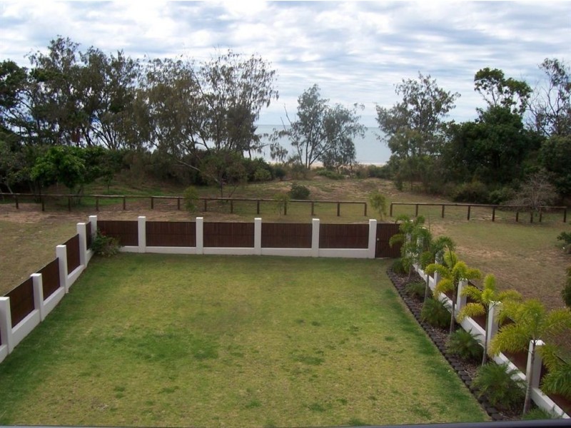 11 Pitt Street, Blacks Beach QLD 4740