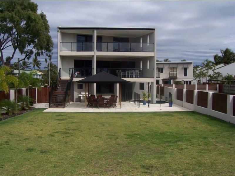 11 Pitt Street, Blacks Beach QLD 4740