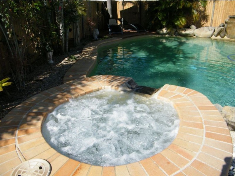 12 Caledonian Drive, Beaconsfield QLD 4740