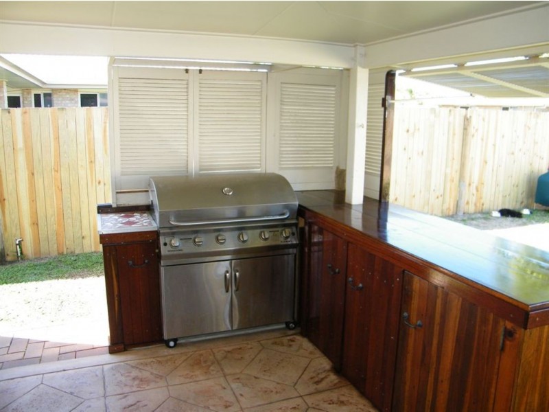 12 Caledonian Drive, Beaconsfield QLD 4740