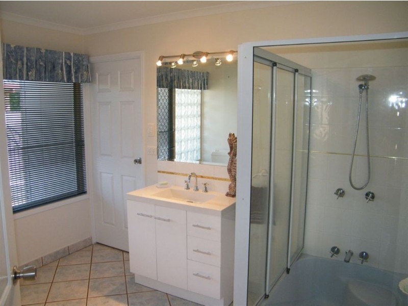 12 Caledonian Drive, Beaconsfield QLD 4740