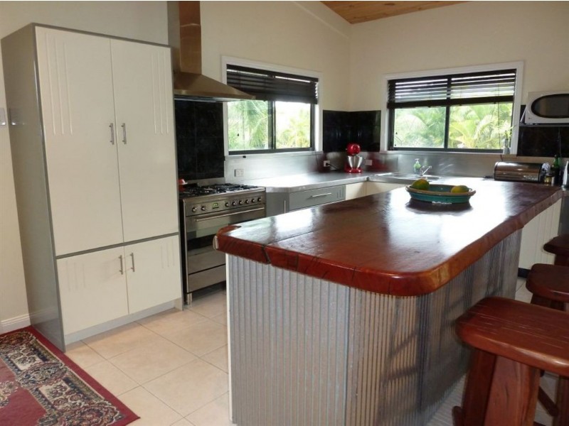 455 Cape Hillsborough Road, Ball Bay QLD 4741