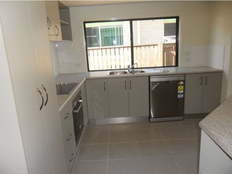 48 Village Circuit, Eimeo QLD 4740