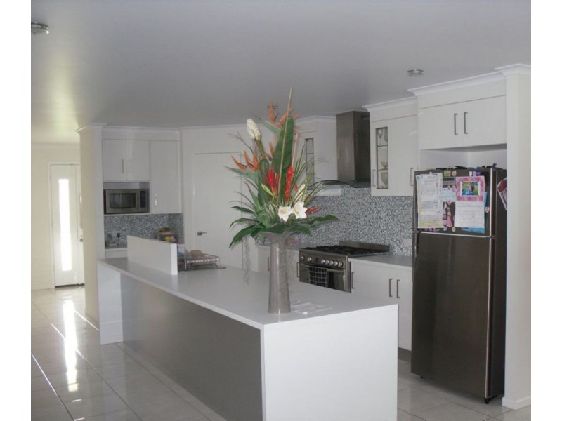 27 Debbiesue Drive, Mount Pleasant QLD 4740