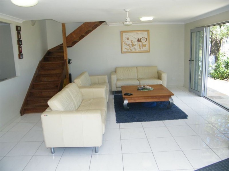 1 Poinciana Avenue, Seaforth QLD 4741