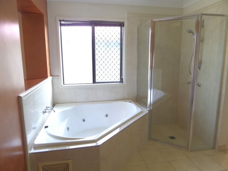 12 Angelina Avenue, Glenella QLD 4740