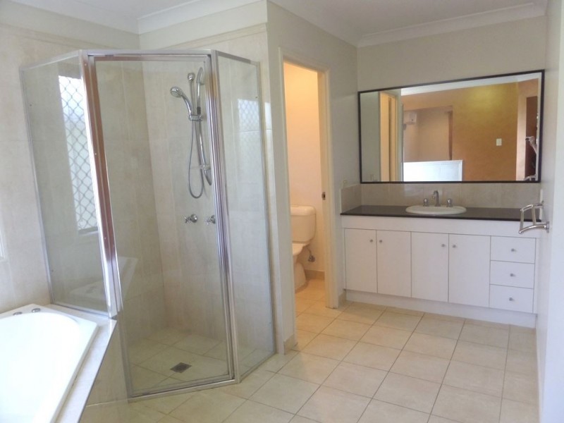 12 Angelina Avenue, Glenella QLD 4740