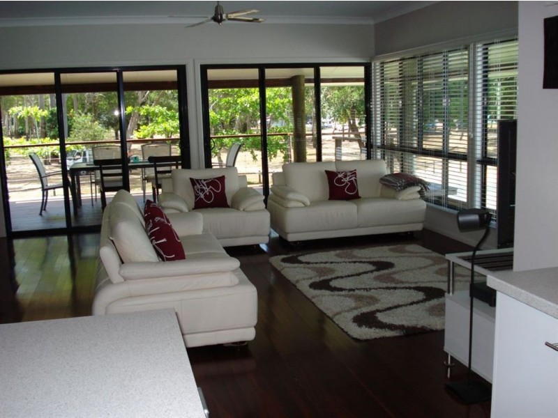 12 George Street, Seaforth QLD 4741