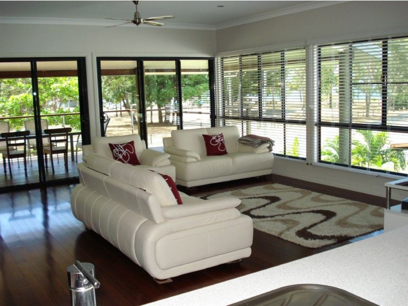 12 George Street, Seaforth QLD 4741