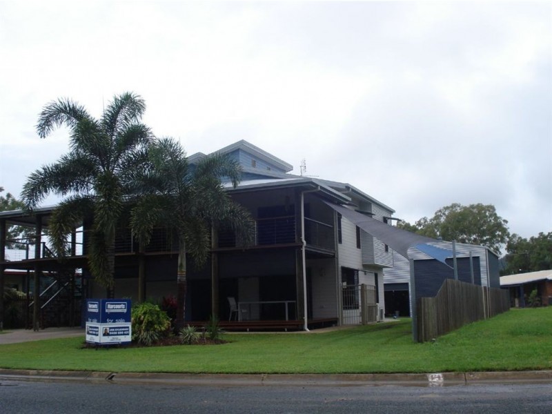 12 George Street, Seaforth QLD 4741