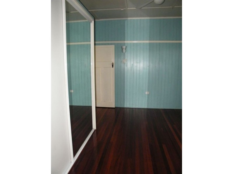 11 Smith Street, West Mackay QLD 4740
