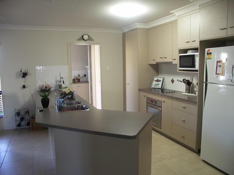 7 Cooper Court, Rural View QLD 4740