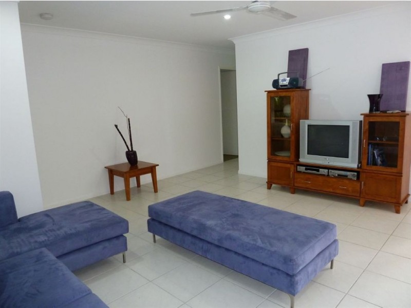 8 Cosford Drive, Eimeo QLD 4740