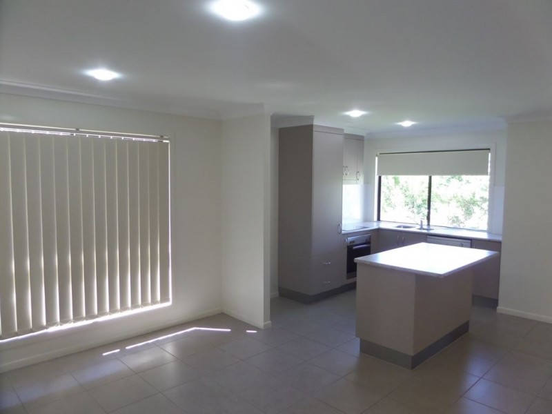 25 Village Circuit, Eimeo QLD 4740