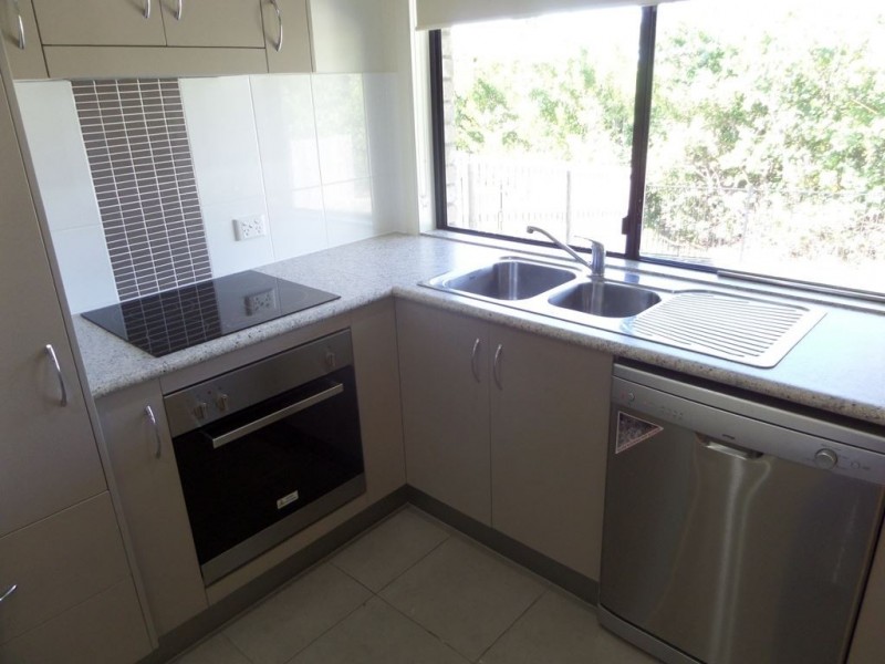 25 Village Circuit, Eimeo QLD 4740