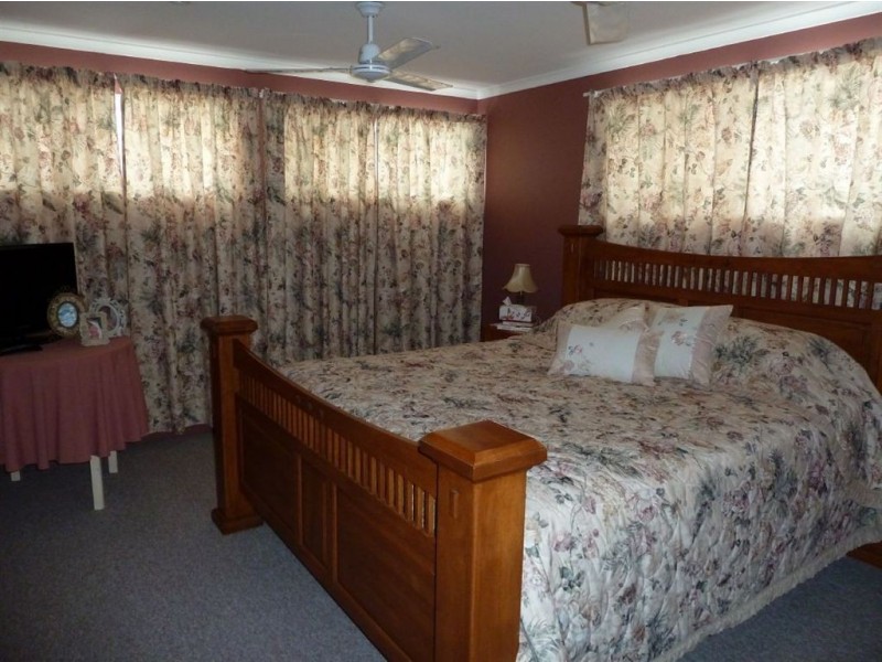 9 Johnson Avenue, Seaforth QLD 4741