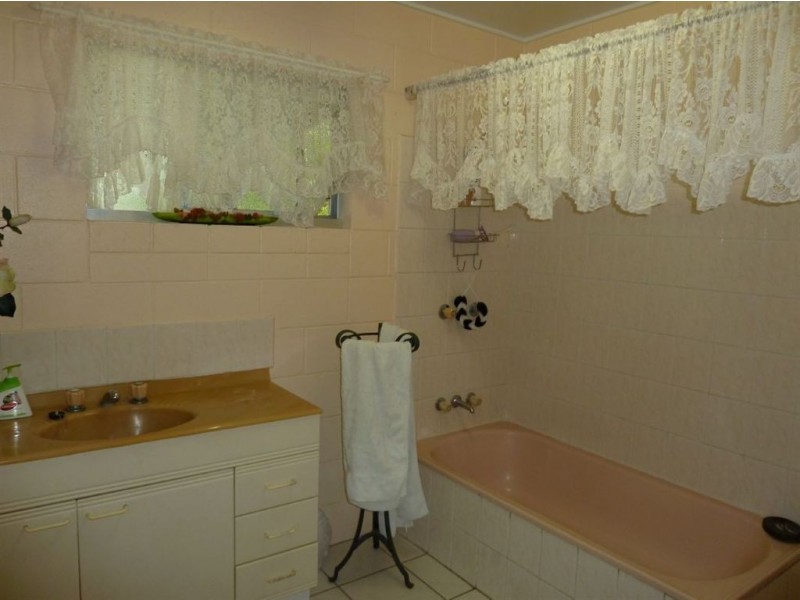 9 Johnson Avenue, Seaforth QLD 4741