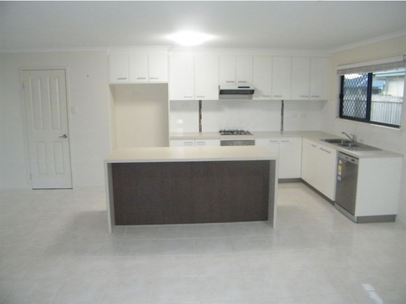 43 Firefly Crescent, Ooralea QLD 4740