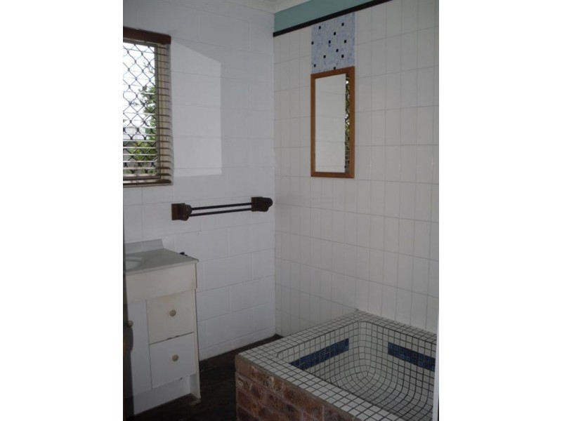 4 Jean Court, Bucasia QLD 4750