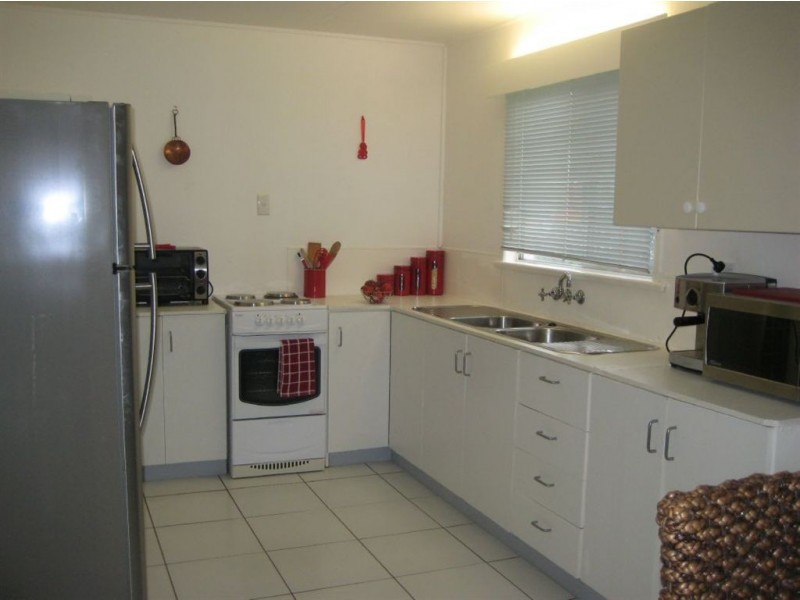 6 Rosella Street, Slade Point QLD 4740