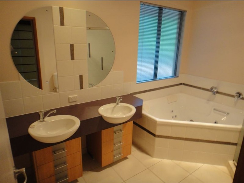 10 Clearvista Crescent, Mount Pleasant QLD 4740