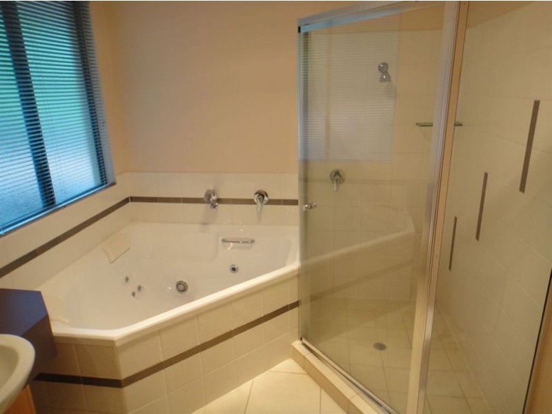 10 Clearvista Crescent, Mount Pleasant QLD 4740