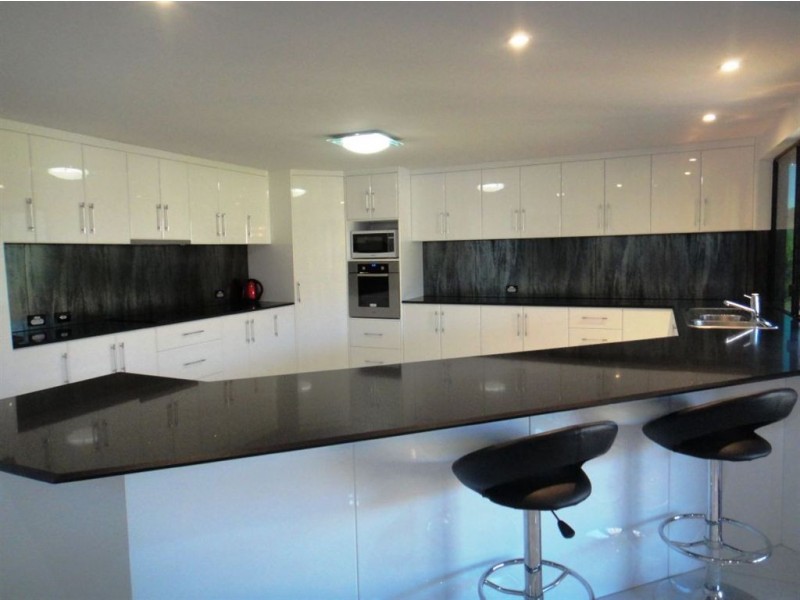 8 Archer Court, Rural View QLD 4740