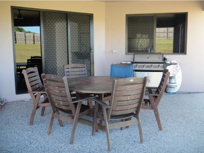 8 Archer Court, Rural View QLD 4740