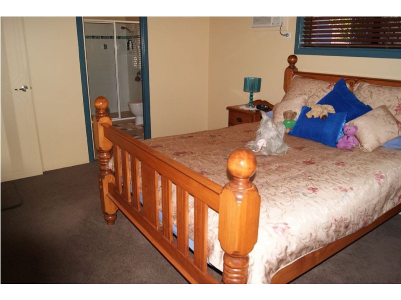 6 Kensington Court, Glenella QLD 4740