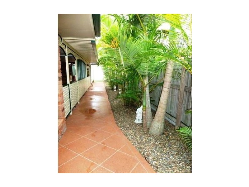 8 Marine Parade, Bucasia QLD 4750