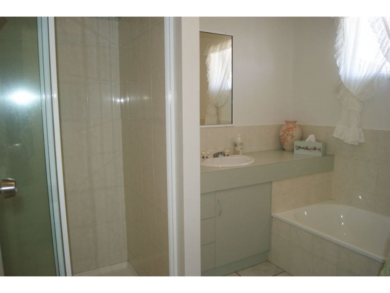 1/11 Ribbon Court, Glenella QLD 4740