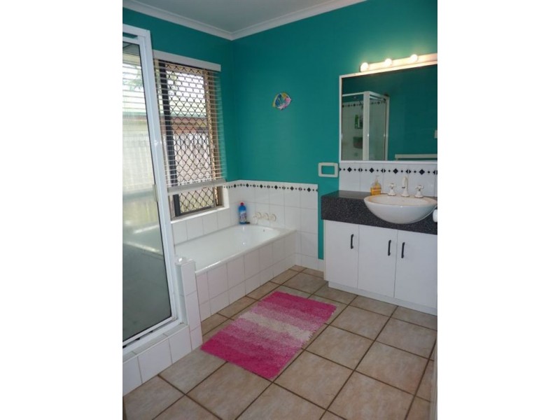 10 Bradman Drive, Glenella QLD 4740