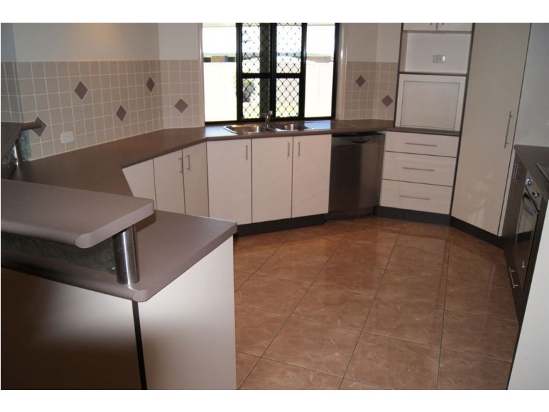 19 Madison Avenue, Glenella QLD 4740