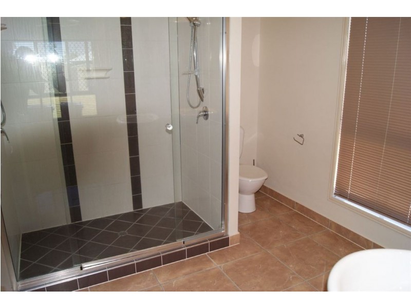 19 Madison Avenue, Glenella QLD 4740