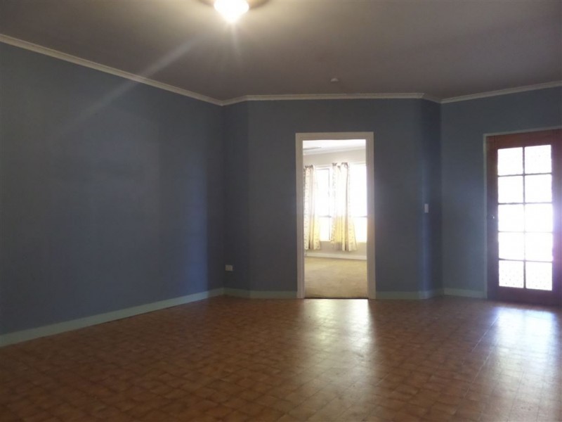 25 Milkins Street, Ball Bay QLD 4741