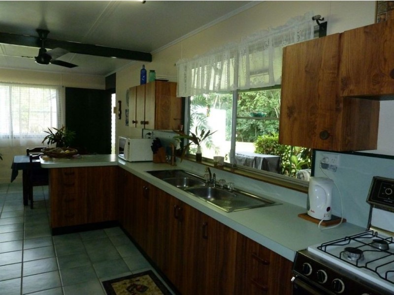 216 Cape Hillsborough Road, Ball Bay QLD 4741