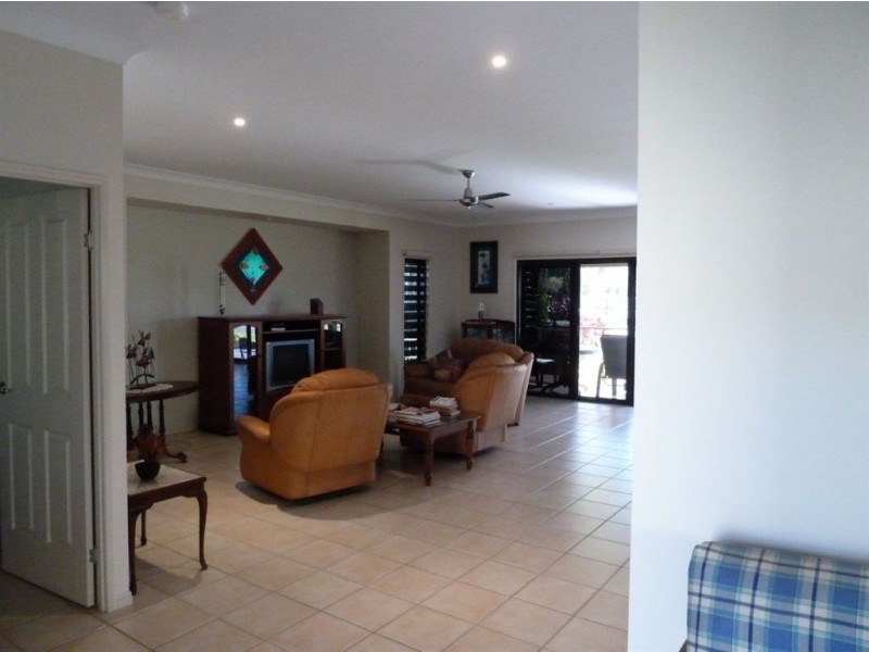 2 Evans Avenue, Seaforth QLD 4741