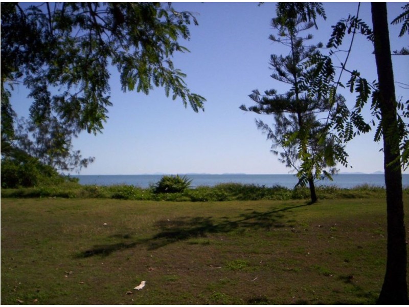 2 Evans Avenue, Seaforth QLD 4741