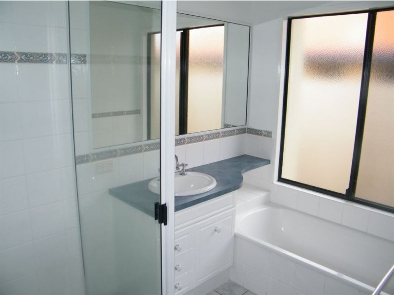 33 Toorak Street, Glenella QLD 4740