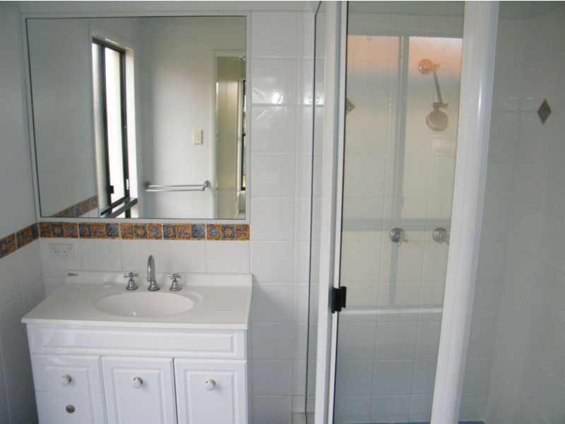 33 Toorak Street, Glenella QLD 4740