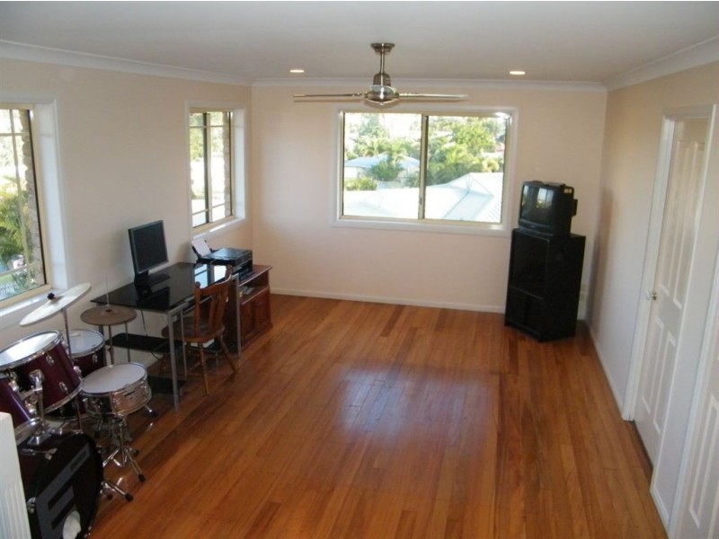 17 Theodore Crescent, Rural View QLD 4740