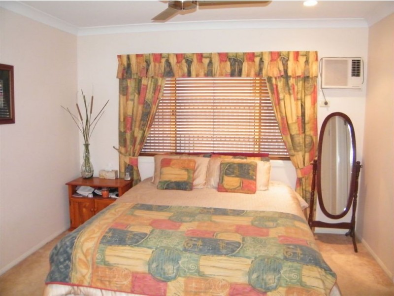 17 Theodore Crescent, Rural View QLD 4740