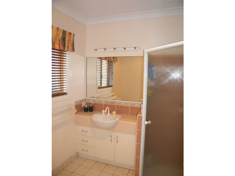 17 Theodore Crescent, Rural View QLD 4740