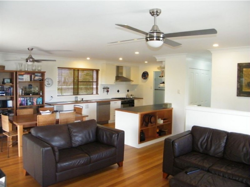 19 Woodlands Drive, Eimeo QLD 4740